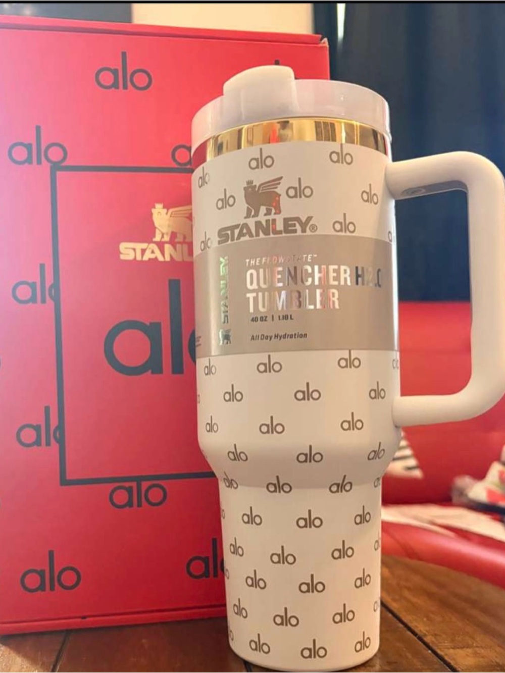 Stanley x Alo White Quencher H2.0 Tumbler - 40oz
